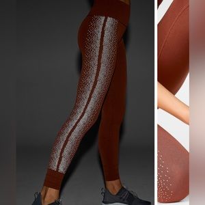 NWT reflective pattern knit leggings chestnut brown size medium Fabletics